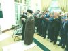 تصویری از اقامه نماز جماعت ظهر و عصر به امامت حضرت آیت‌الله خامنه‌ای؛ پیش از آغاز دیدار نوروزی امروز مسئولان کشور با رهبر انقلاب