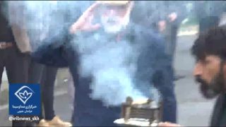 سلام نظامی پدر شهید مدافع امنیت امیرحسین ابراهیمی مقابل پیکر پسر شهیدش در بیرجند